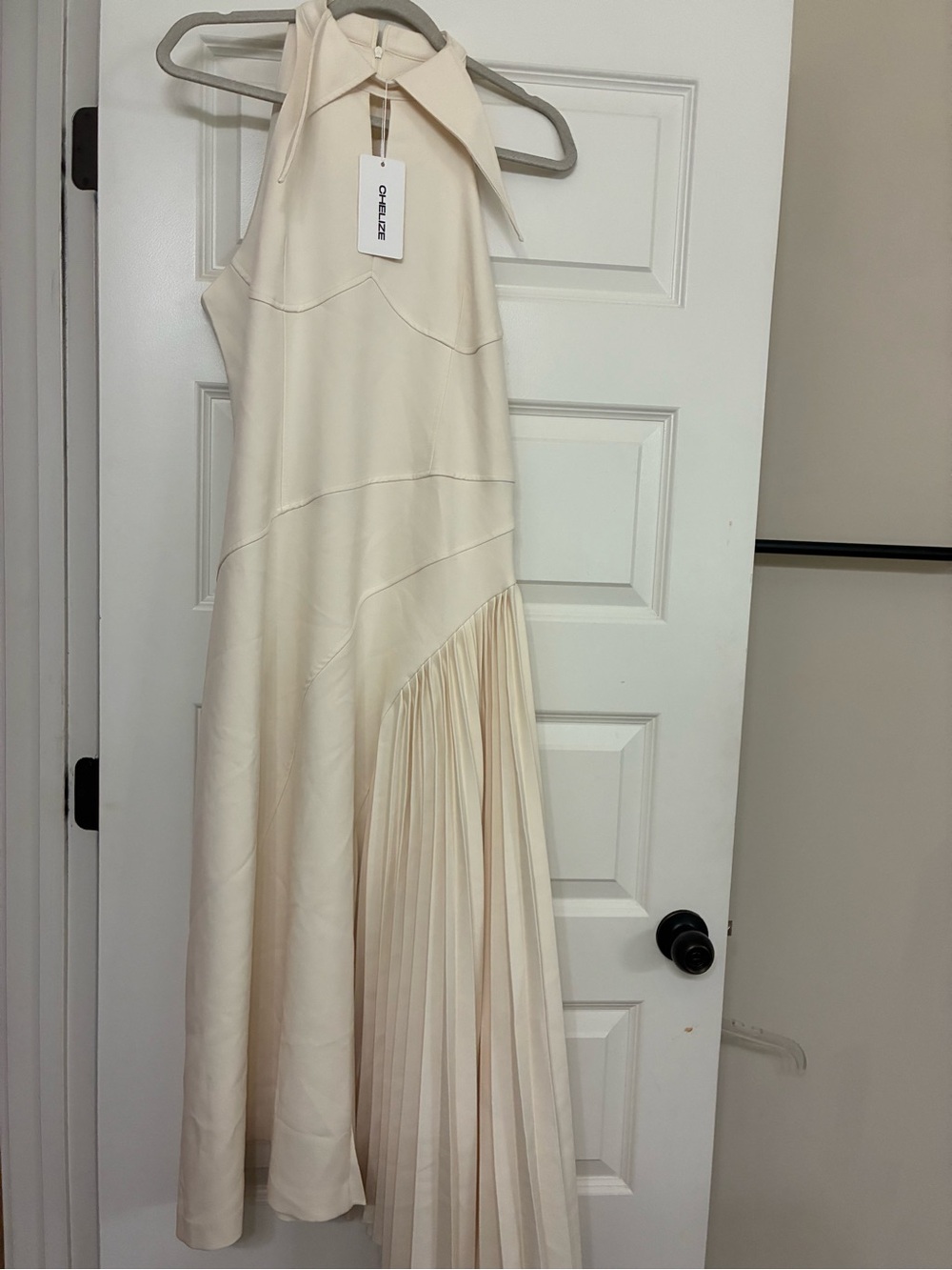 Chic Cream Halter-Neck Maxi Dress with Pleated Side Panel